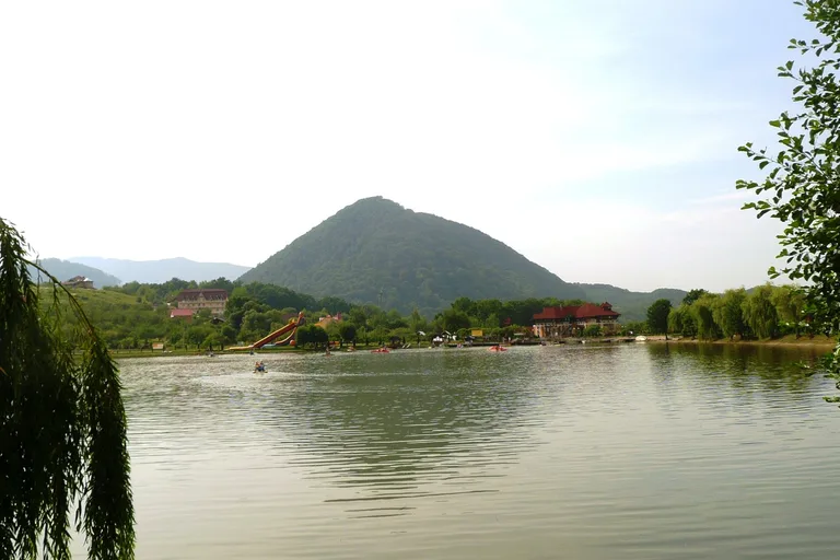Hotels in Shayan