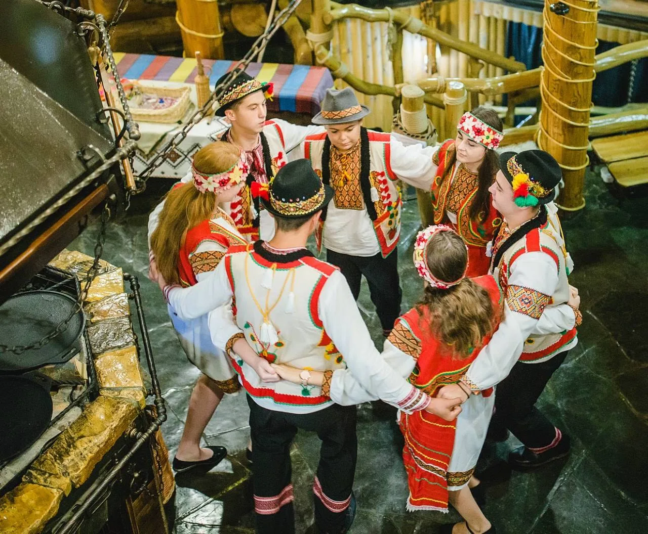 Photo 2: Transcarpathian folk evening (vechornytsi) excursion · Theatrical performance, Transcarpathian cuisine and an arkan dance workshop — Koliba Opryshkiv, Nyzhnie Selyshche village (Khust area); departure from Apartel Shayan, Shayan
