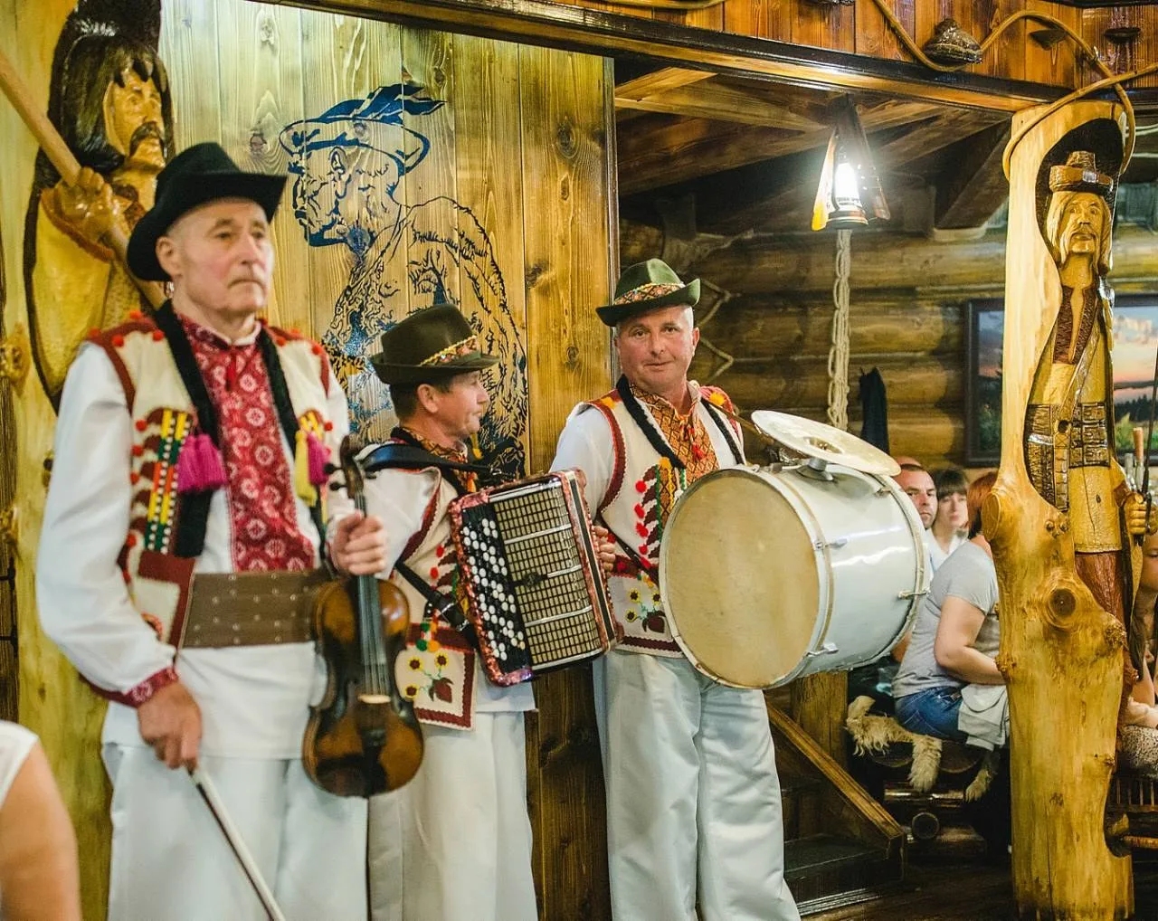 Photo 3: Transcarpathian folk evening (vechornytsi) excursion · Theatrical performance, Transcarpathian cuisine and an arkan dance workshop — Koliba Opryshkiv, Nyzhnie Selyshche village (Khust area); departure from Apartel Shayan, Shayan