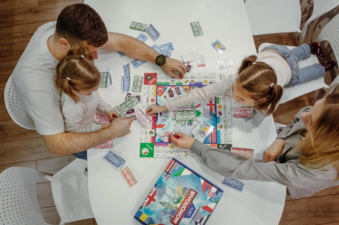KIDS CLUB & GAME CLUB: майстер-класи та ігри для дітей · Ігрова кімната, лабіринт, кулінарні й творчі майстер-класи, PlayStation і більярд — KIDS CLUB & GAME CLUB, Riverwood Relax Park, с. Мошни, вул. Савченка, Мошни
