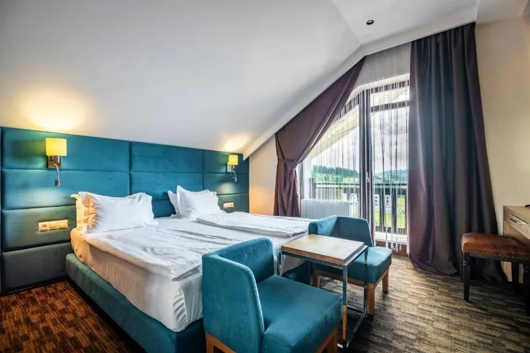 Стандарт в мансарді — F&B SPA Resort (фото 1)