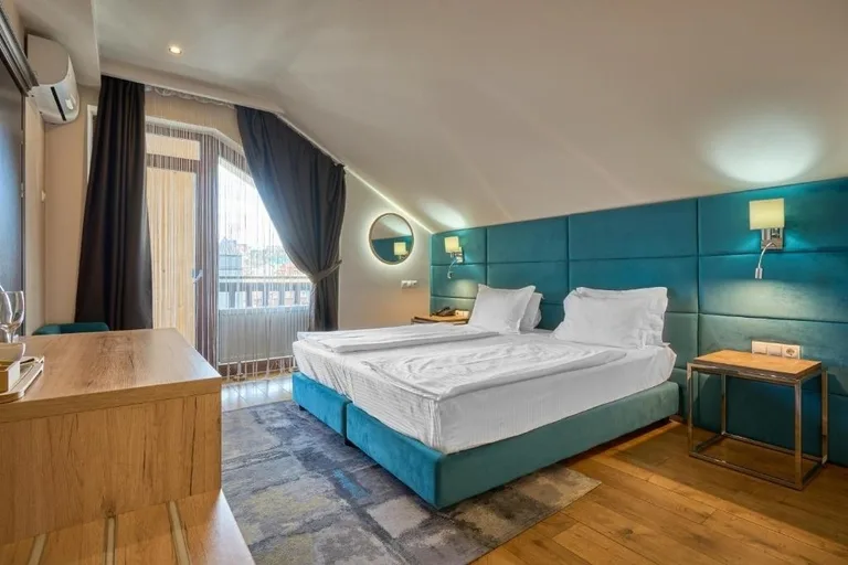Двомісний покращений з виходом на терасу — F&B SPA Resort (фото 1)