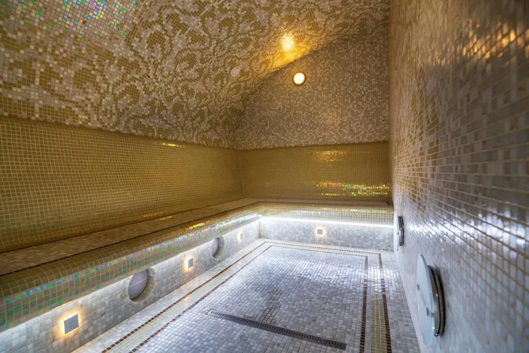 Історичний готель Grand Hotel Roxolana у центрі Івано-Франківська, фото 8 fomich.ua