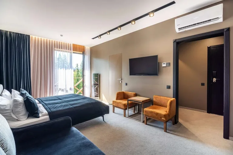 Напівлюкс сімейний із видом на гори — MK Resort (фото 1)