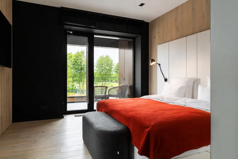 Quiet Superior Room with Bath · 38 м² — Seven Lakes (фото 1)